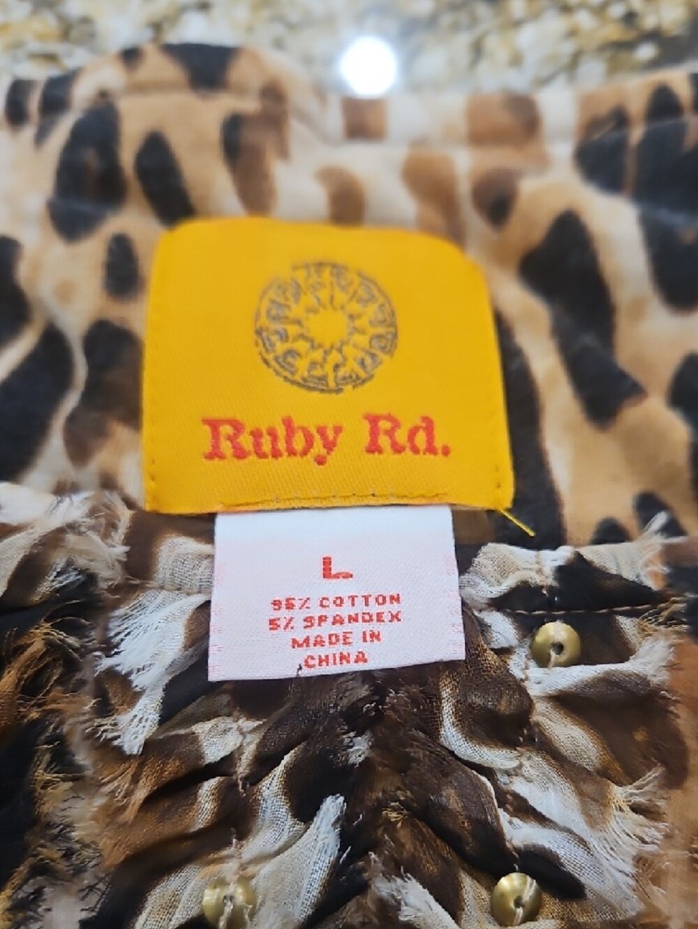 RUBY Rd. Women's Leopard Print Ruffle Trim Women's Top. Size L - Picture 4 of 4